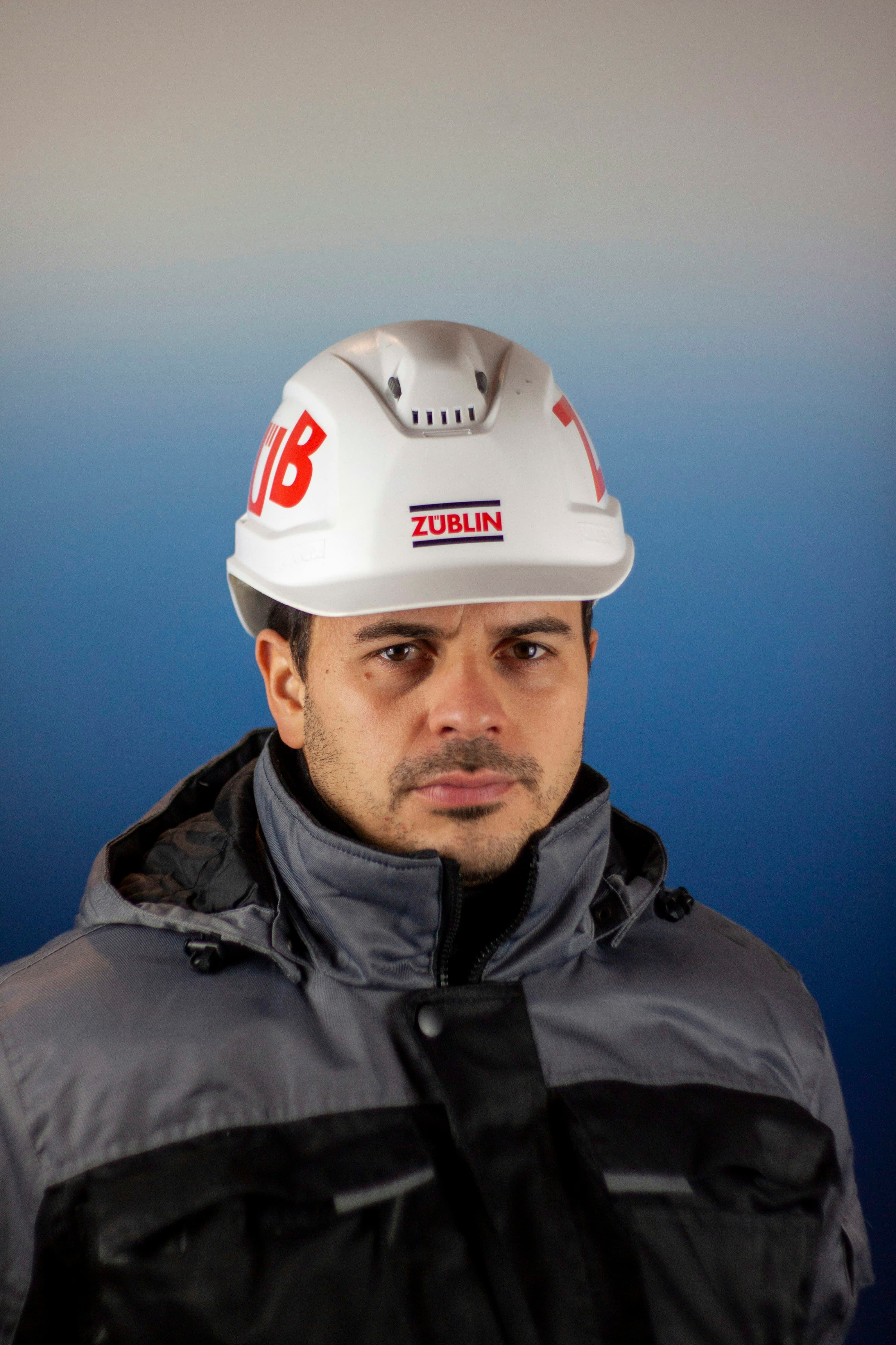 Javier Molina, electricista matriculado